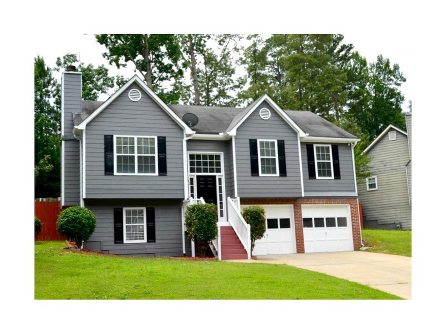 Brand new exterior paint on this 4BR/3BA Split Foy