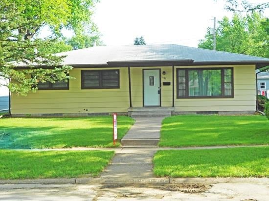 1491 W 29th St, Davenport, IA 52804 - photo 1