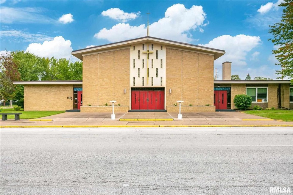 510 E 15th St, Davenport, IA 52803 - photo 1