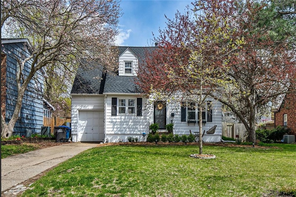 2829 45th St, Des Moines, IA 50310 - photo 1