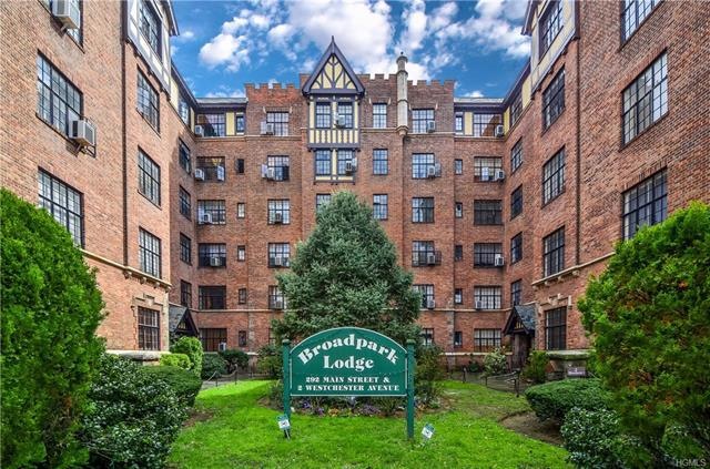 292 Main St unit 6G, White Plains, NY 10601 - photo 1