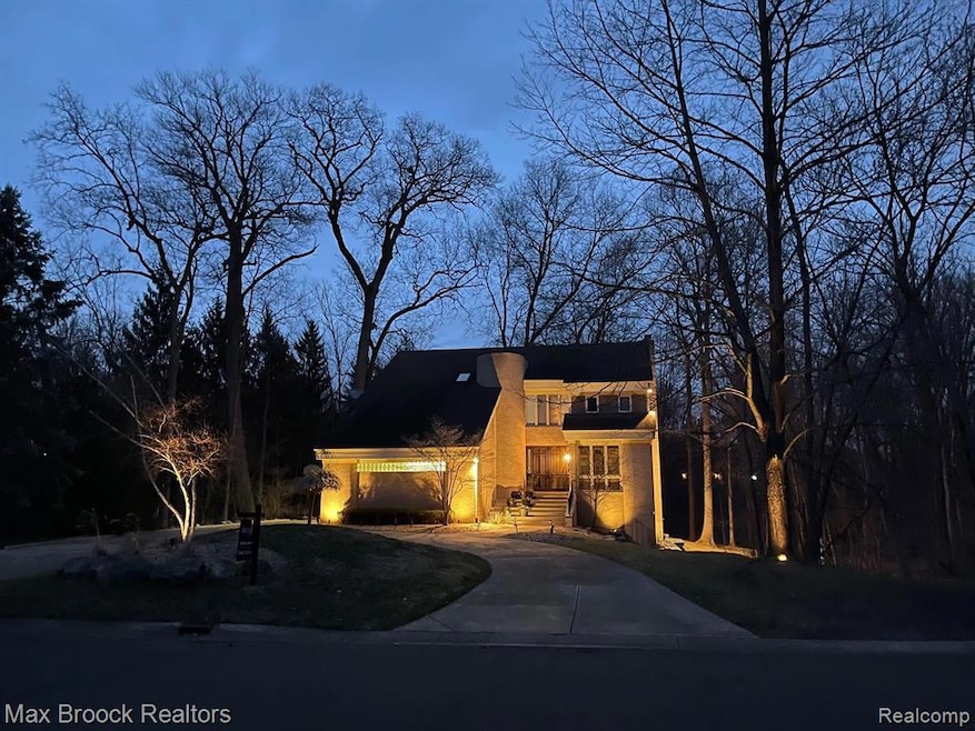 4396 Rolling Pine Dr, West Bloomfield, MI 48323 - photo 1