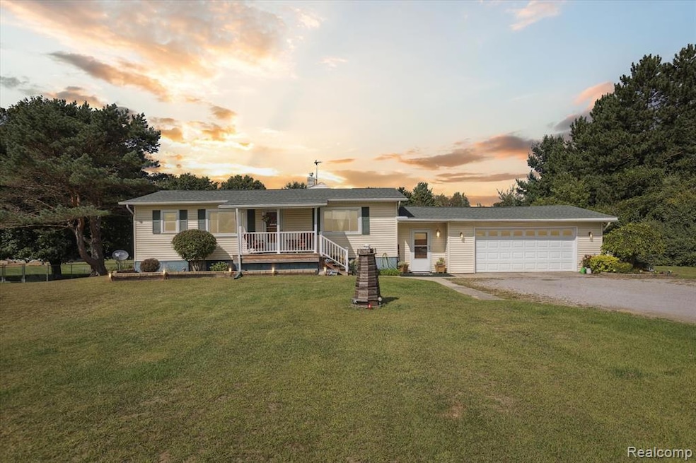 8260 Birch Run Rd, Millington, MI 48746 - photo 1