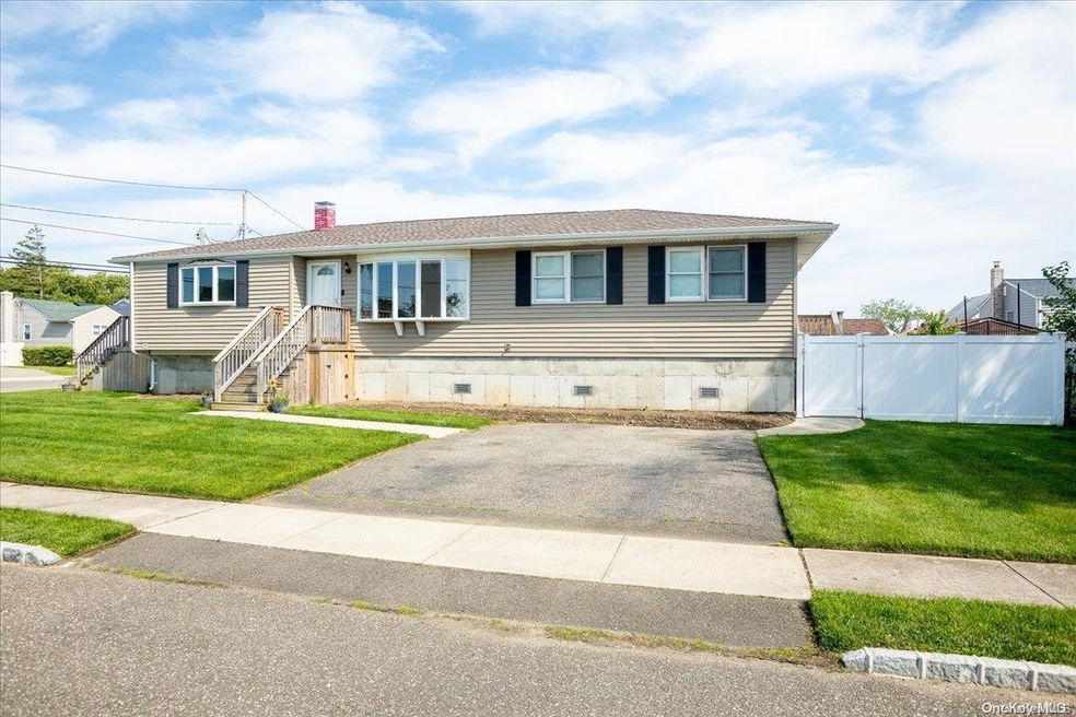 201 Linton Ave, Lindenhurst, NY 11757 - photo 1