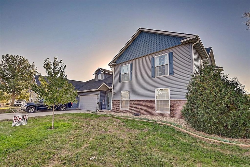 4300 Westchester Dr NE unit D, Cedar Rapids, IA 52402 - photo 1