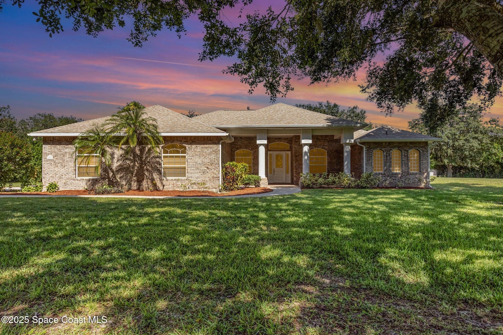 Under Contract $899,000