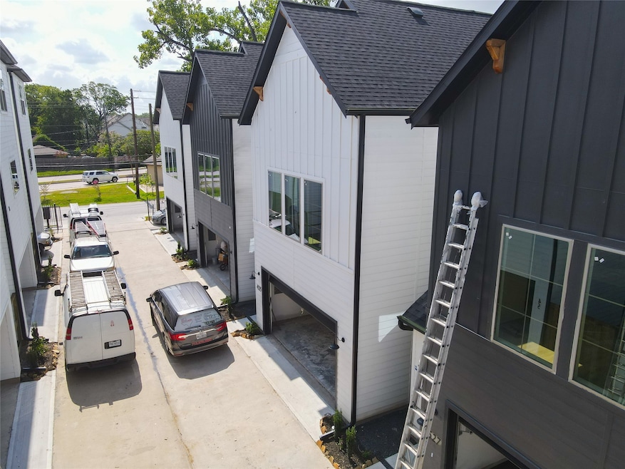 4525 Old Yale St, Houston, TX 77018 - photo 1