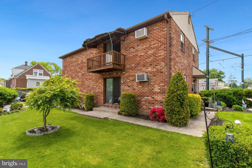 902 Spruce St, Collingdale, PA 19023 - photo 1