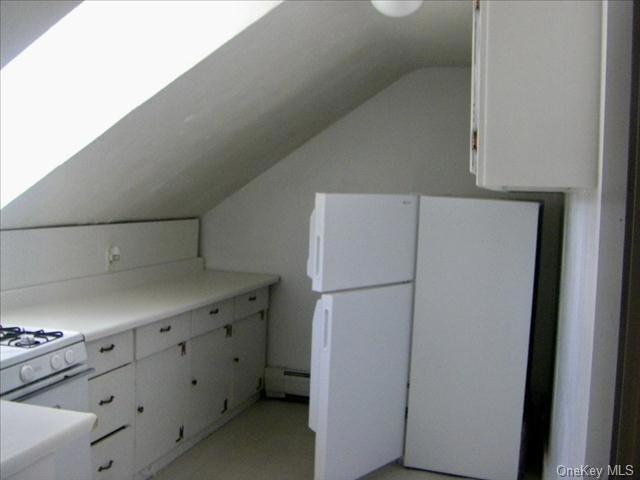 36 S Clinton St unit 4, Poughkeepsie, NY 12601 - photo 1