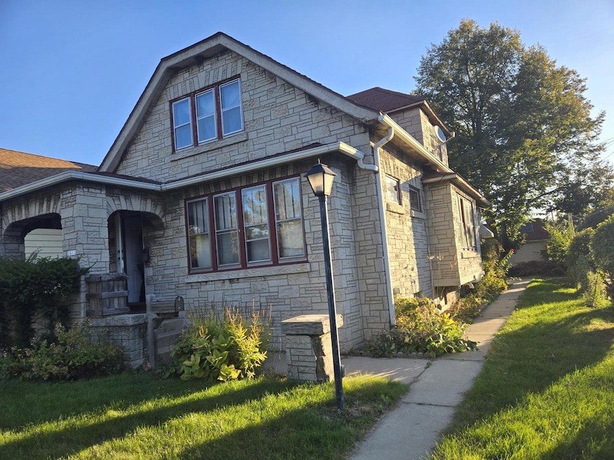 PHOTO OF HOME