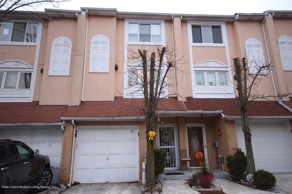 81 Sandywood Ln, Staten Island, NY 10309 - photo 1
