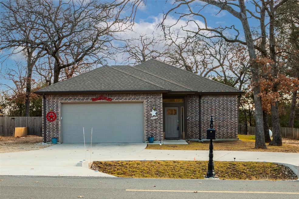 205 Comanche Dr, Lake Kiowa, TX 76240 - photo 1