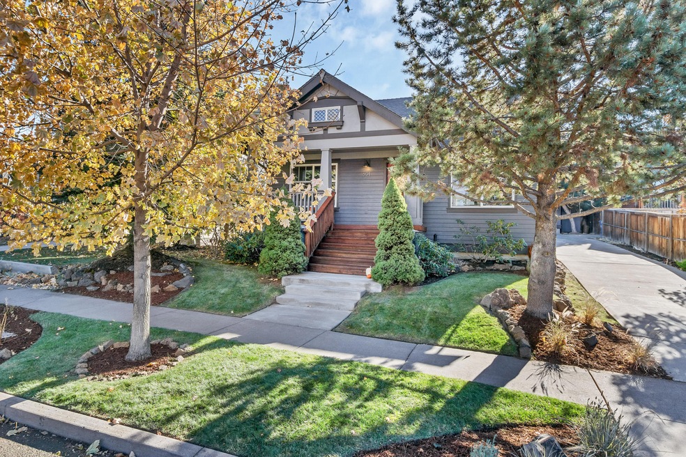 601 SW Hillwood Ct