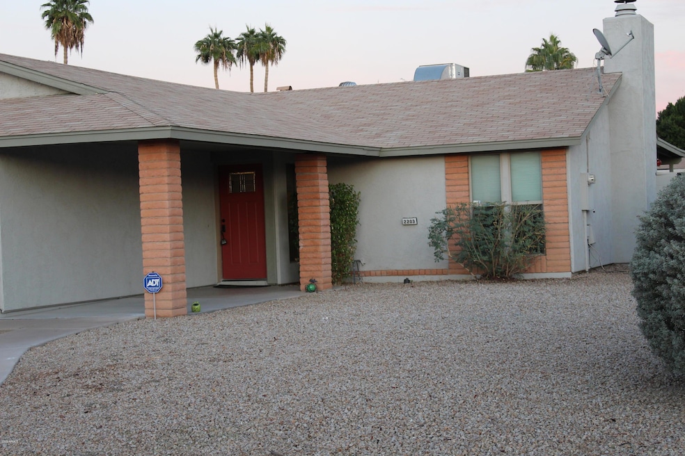 2203 N Cholla St unit 18, Chandler, AZ 85224 - photo 1