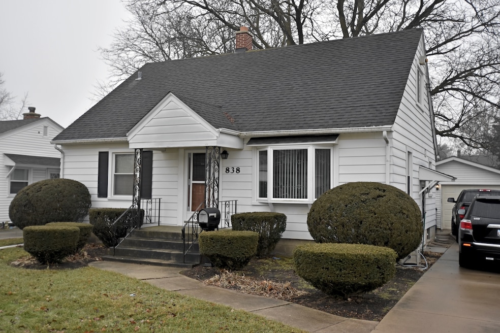 838 W New York St, Aurora, IL 60506 - photo 1