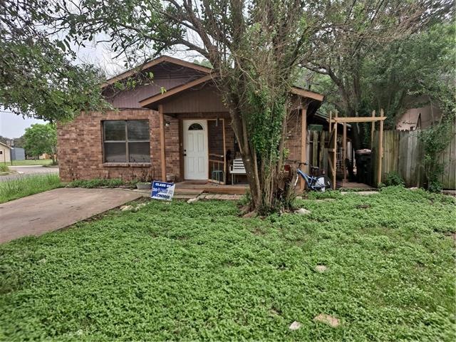 901 N Bishop St, San Marcos, TX 78666 - photo 1