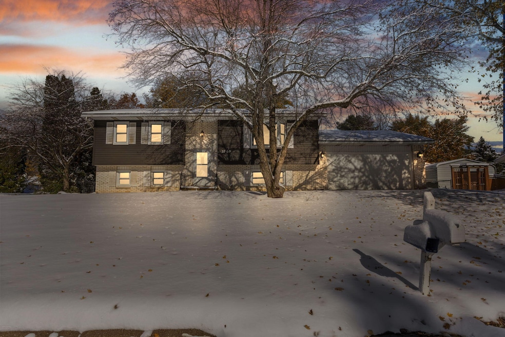 3705 Colonial Dr, Valparaiso, IN 46383 - photo 1