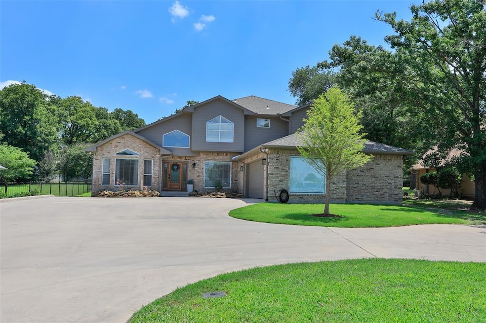 219 Navajo Trail, Gainesville, TX 76240 - photo 1