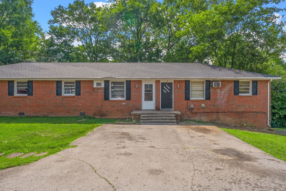 432 Circle Dr unit B, Clarksville, TN 37043 - photo 1