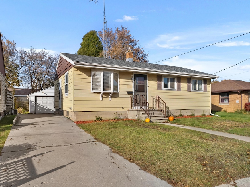 2608 Jackson St, Two Rivers, WI 54241 - photo 1