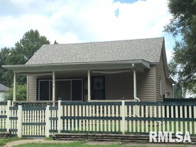 624 Omaha Ave, Lincoln, IL 62656 - photo 1