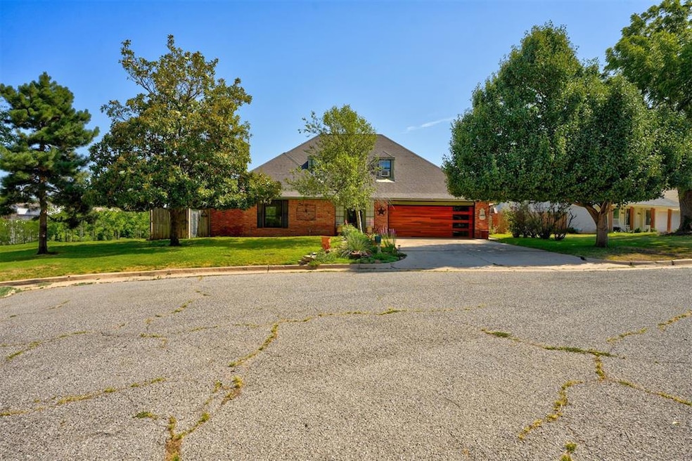 6121 Covington Ln, Warr Acres, OK 73132 - photo 1