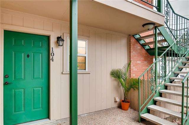 Gorgeous Rosedale condo within walking distance to