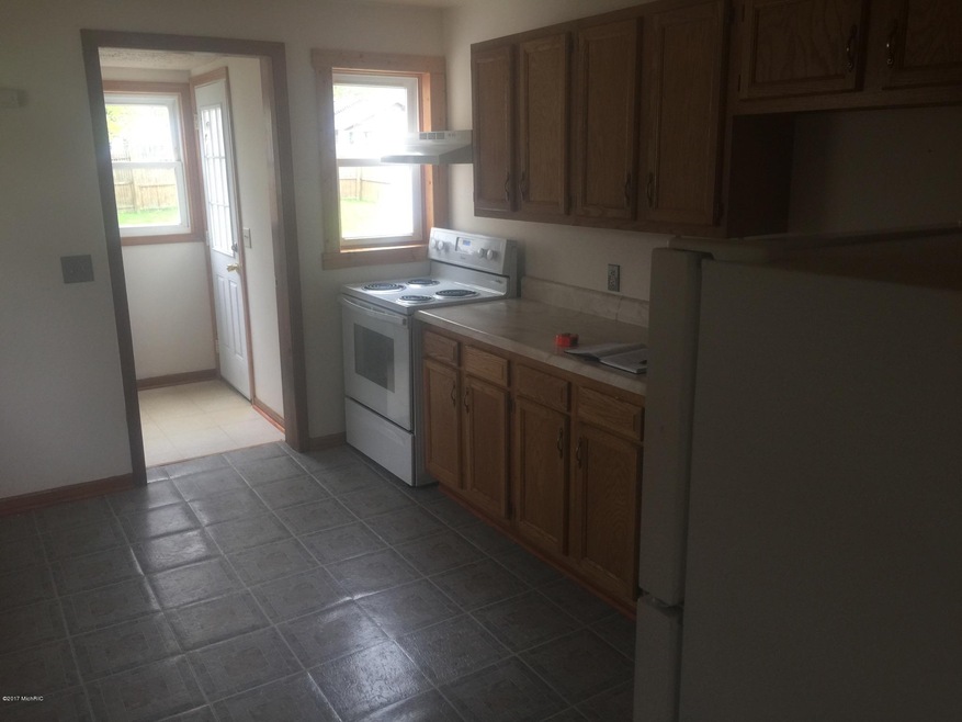 605 Sherwood Ave, Three Oaks, MI 49128 - photo 1