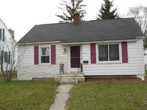 2307 Brookside Dr, Flint, MI 48503 - photo 1