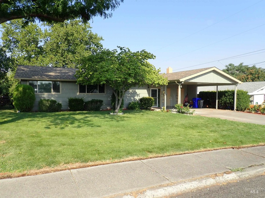 818 19th St, Lewiston, ID 83501 - photo 1