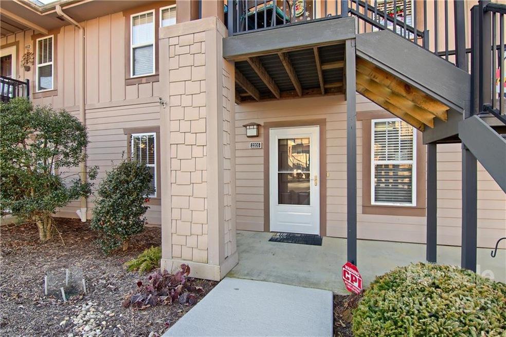 Welcome Home to Wolfpen! Main Level, End unit condo.
