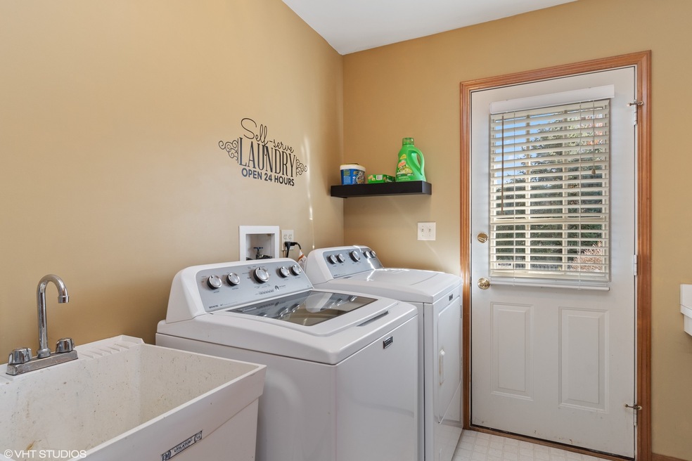 2607 Snowbird Ln, Naperville, IL 60564 - photo 1