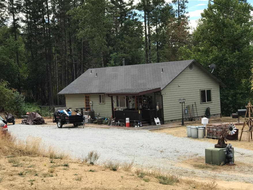 820 Potts Way, Grants Pass, OR 97526 - photo 1