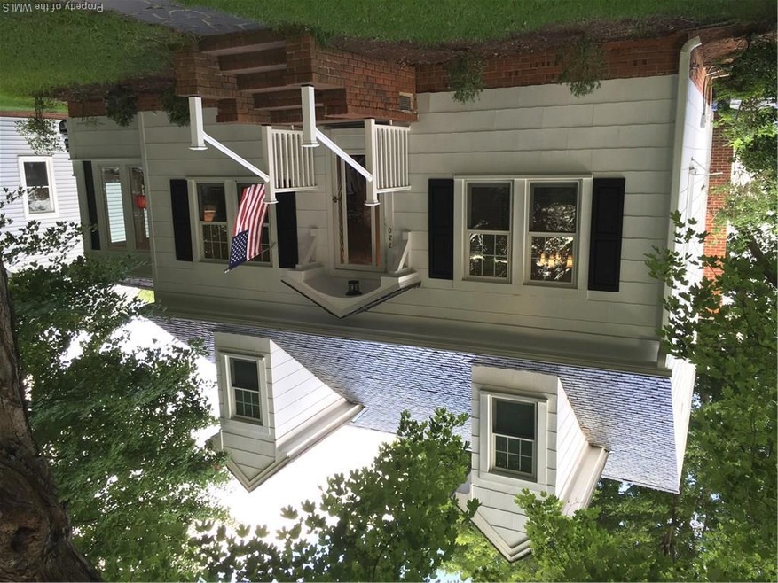 720 Lee St, West Point, VA 23181 - photo 1