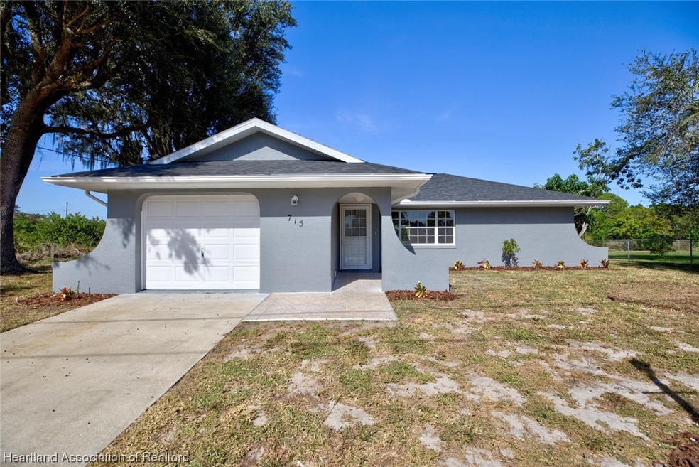 715 Lake Betty Dr, Lake Placid, FL 33852 - photo 1