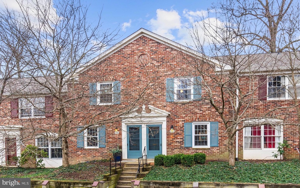 8329 Kingsgate Rd unit 523, Springfield, VA 22152 - photo 1