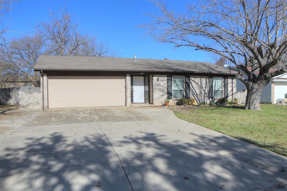 8001 Donegal Ln, North Richland Hills, TX 76180 - photo 1