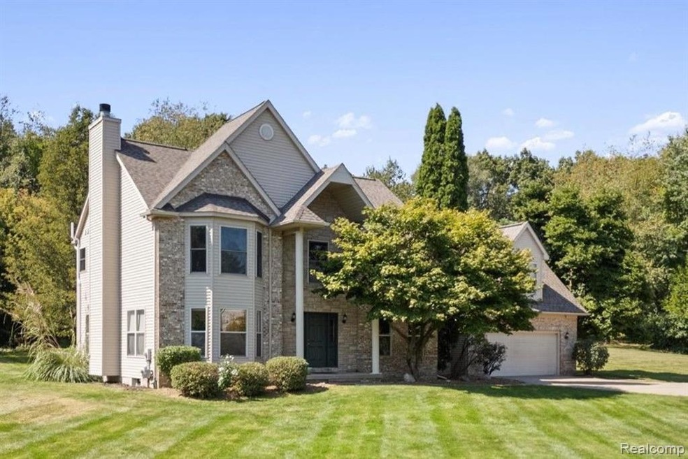 Beautiful Colonial in Brighton Twp