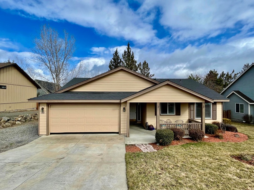 2201 SW Obsidian Ave, Redmond, OR 97756 - photo 1