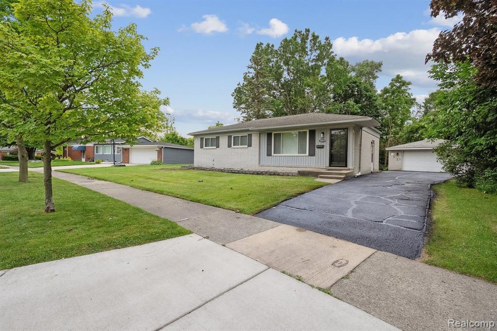 Stunning Completely updated 3 bed 2.5 bath