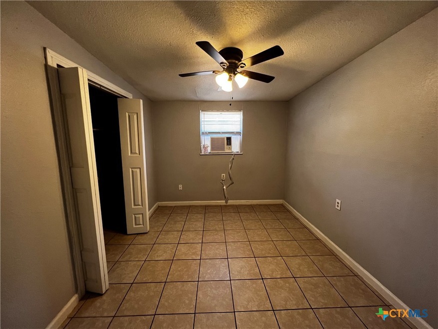 1015 Hackberry St unit A, San Marcos, TX 78666 - photo 1