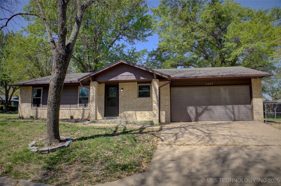 13492 S Hickory Place, Glenpool, OK 74033 - photo 1