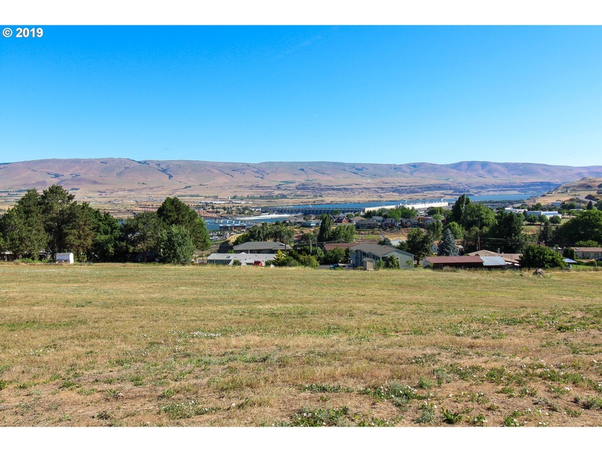 3009 E 10th St, the Dalles, OR 97058 - photo 1