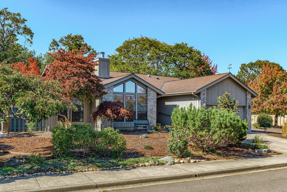 923 Cypress Loop