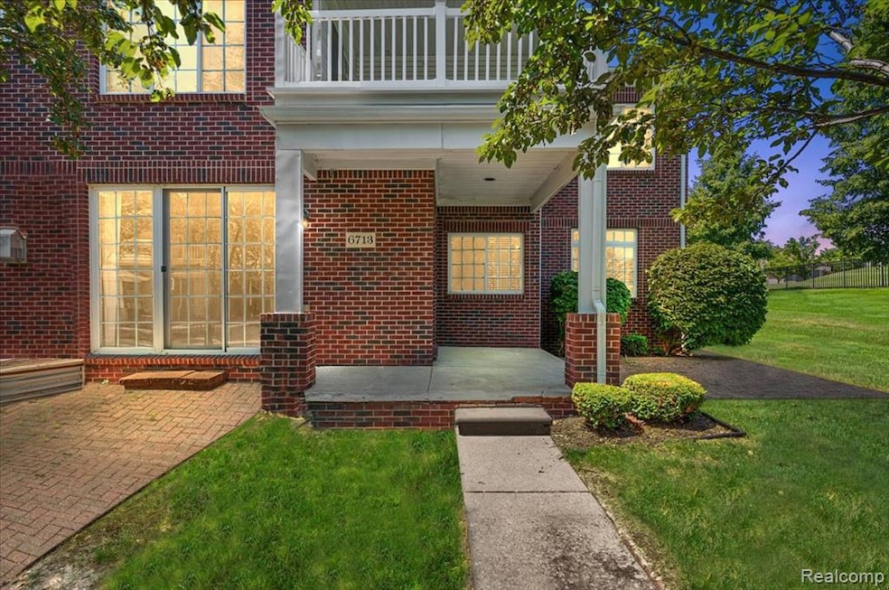 6713 Boulder Pointe Dr unit 4, Washington, MI 48094 - photo 1