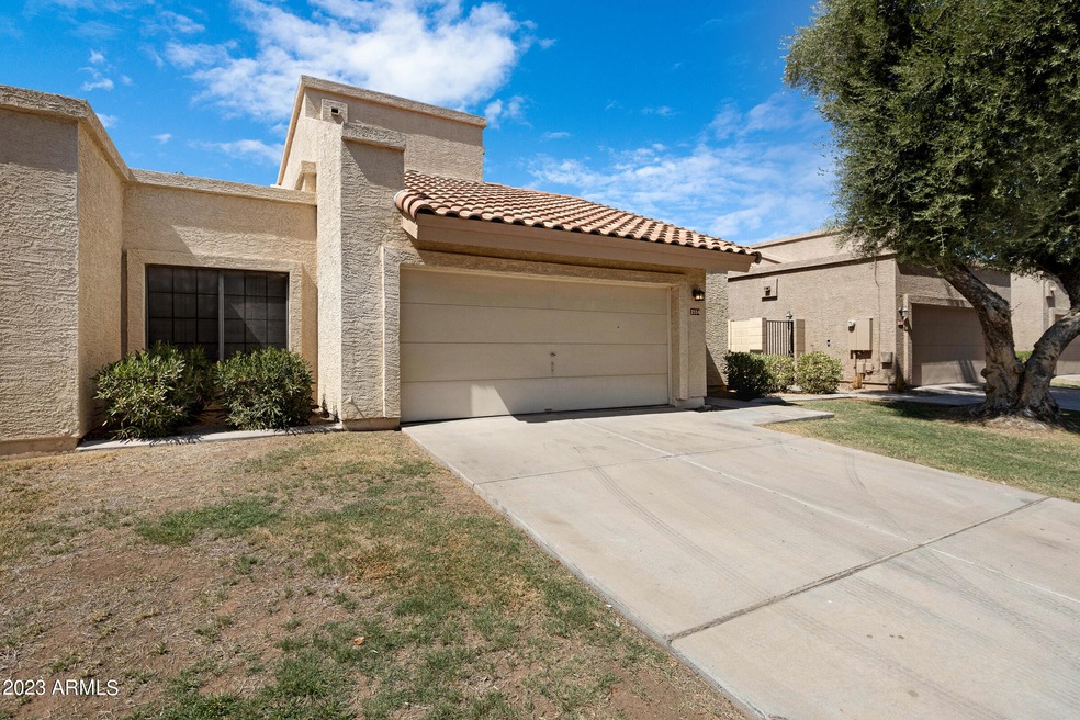 2334 W Shawnee Dr-2