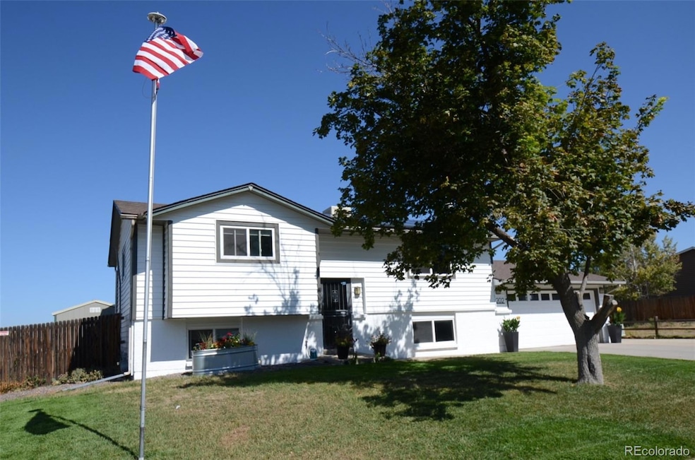 Beautiful Acres Green Bi-level. The home features low maintenance siding and many updates through out the home.