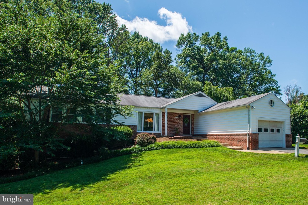 8909 Burbank Rd, Annandale, VA 22003 - photo 1