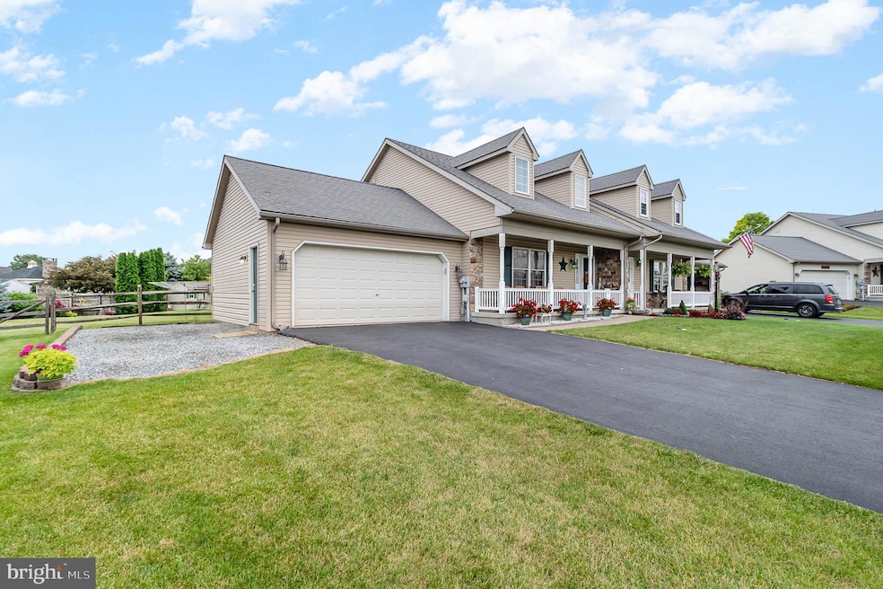 473 Daisy Dr, New Holland, PA 17557 - photo 1