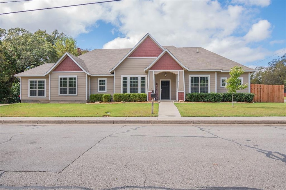 1008 S Brazos St, Weatherford, TX 76086 - photo 1